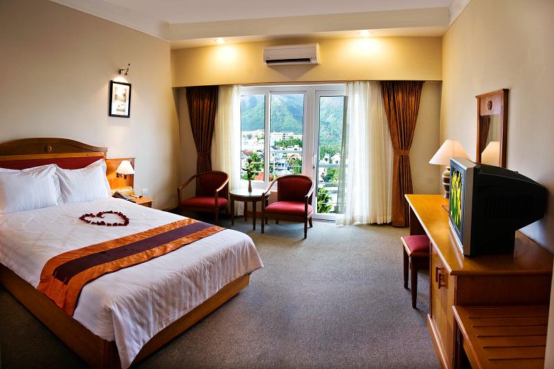 Bán Khách Sạn Nha Trang mới, 4 sao . 140 phòng . 350 tỷ 0987979636.
