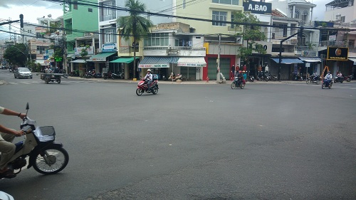 Bán Nhà  Mặt tiền Ngã 4 Trung Tâm Nha Trang. 6,3 tỷ. 0987979636