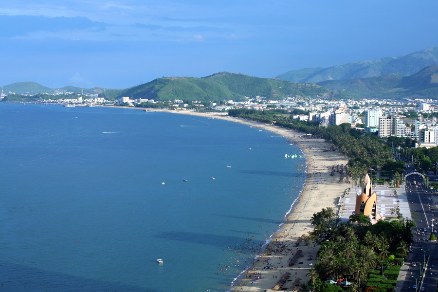 Bán 300m2 đất Hùng Vương  Nha Trang ,150 triệu/m2. kế TTTM  Panorama. LH  0987979636. 
