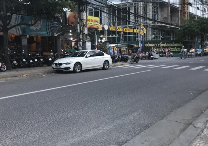 Bán gấp bao giá nhà 42/26 ( số mới) Hùng Vương. 300m2 ngang 12m, đất vuông. 150tr/m2 TL. (0258)3.516.979/ 0987979636