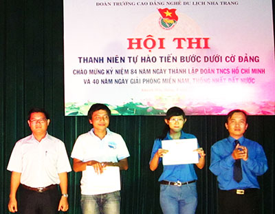 Thanh niên trường Cao đẳng Nghề Du lịch Nha Trang 