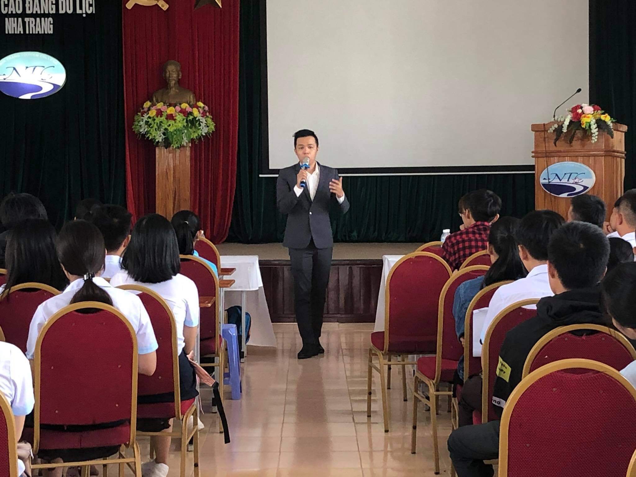 Tuần sinh hoạt chính trị đầu khóa