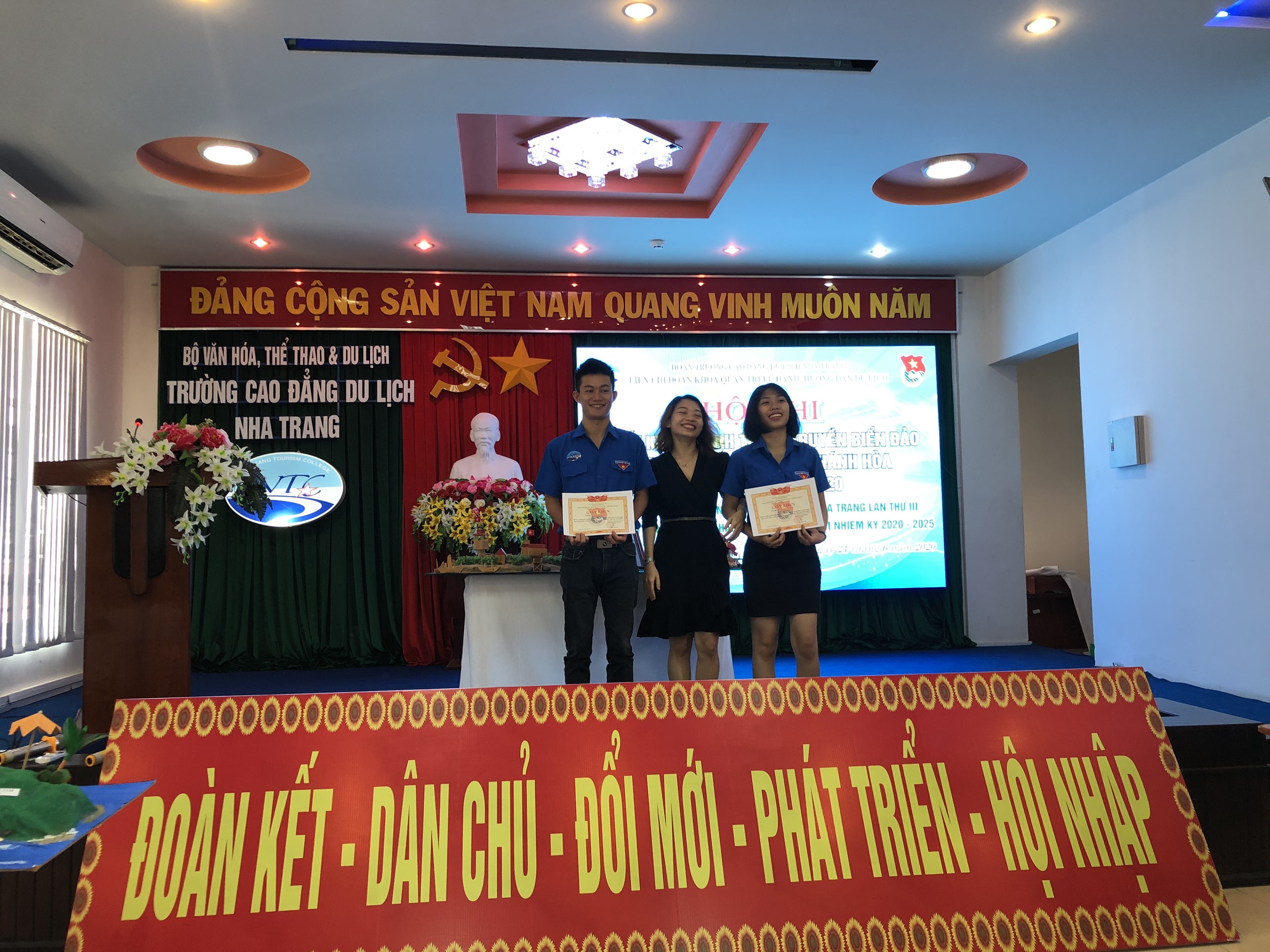Hội thi thiết kế mô hình tuyên truyền biển đảo, địa danh lịch sử cách mạng tỉnh Khánh Hòa, năm học 2019-2020