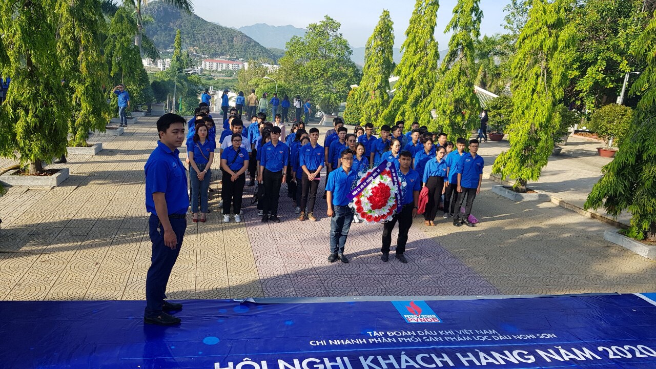 Thắp nến tri ân các anh hùng liệt sỹ nhân kỷ niệm 73 năm Ngày thương binh, liệt sỹ 27/7