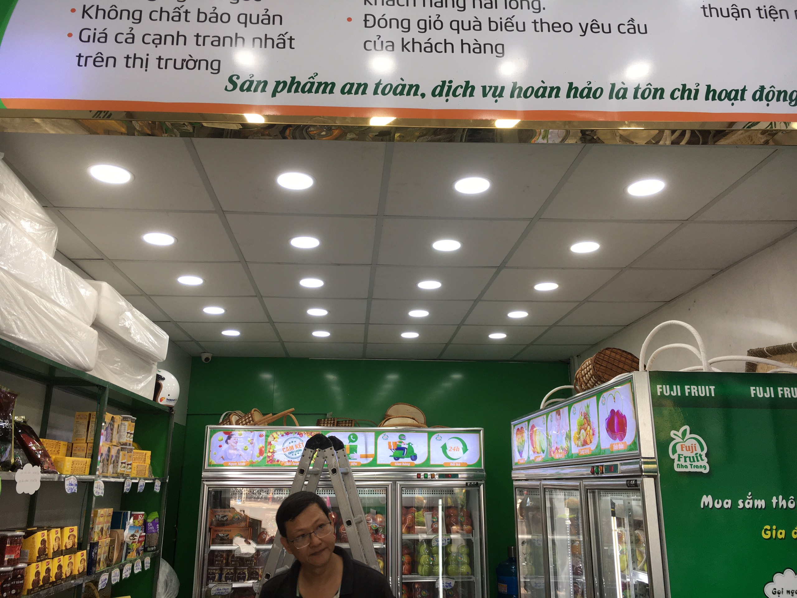 Thi công thiết kế cửa hàng hoa quả sạch Fuji4 tại Nha Trang